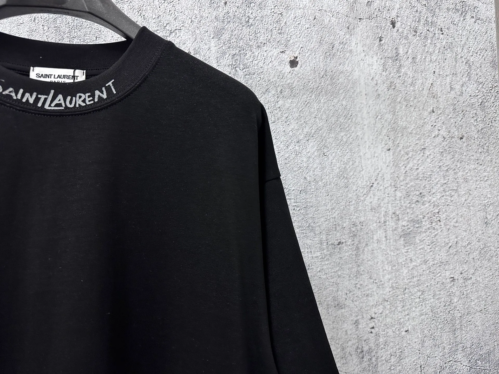 ￼ P85 【YSL】 Classiclogo t Classic 280 ! ， ，os ， ， Same Style。 ：Black，White Size：XS-L